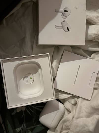Original Airpods Gen 1 - Magsafe Charge (Almost New)