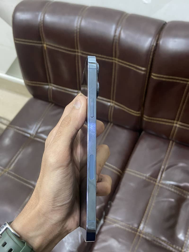Apple iPhone 13 Pro Max 2