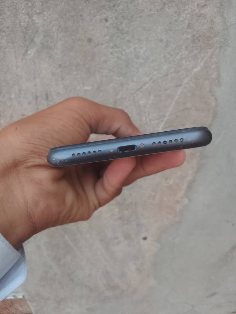 Apple iPhone 11 3