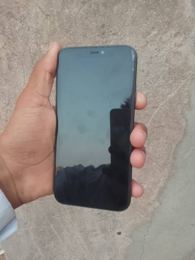 Apple iPhone 11 4