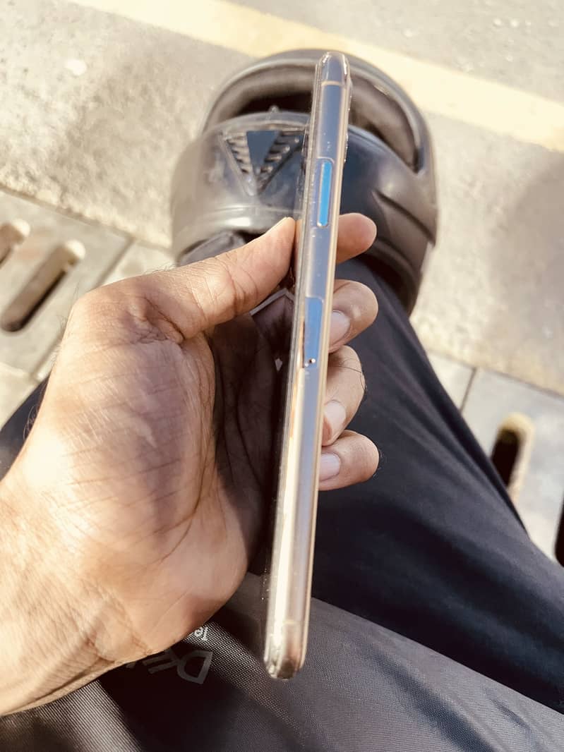 Apple iPhone 11 Pro Max 2