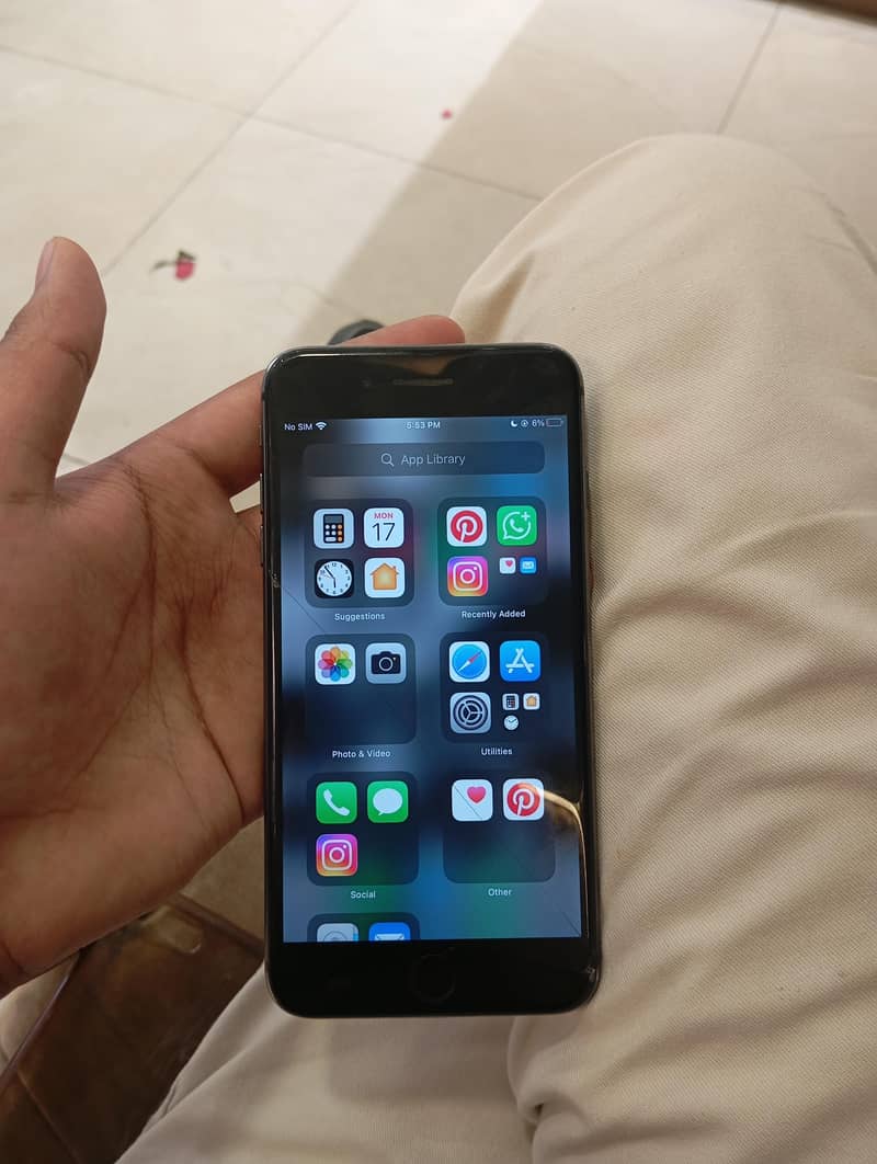 Apple iPhone 8 Plus 1