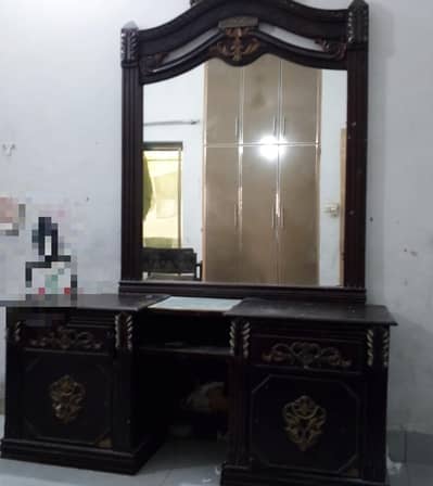 Mirror and drawers old style