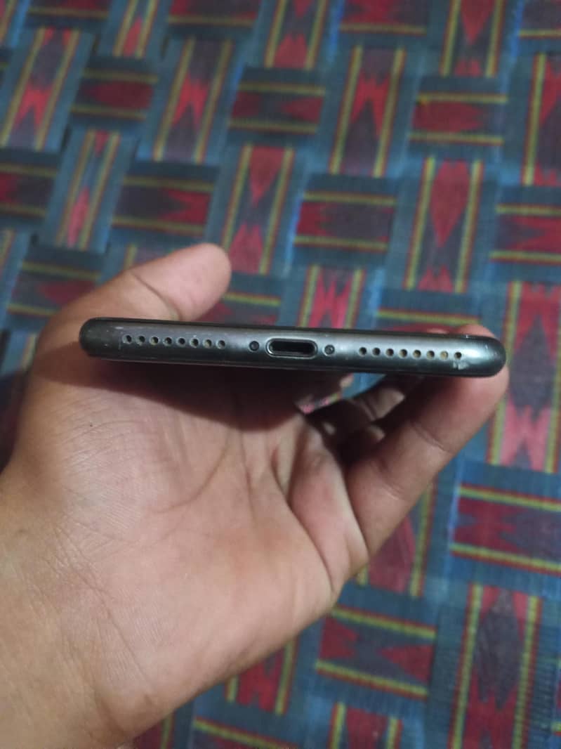 Apple iPhone 8 Plus 4