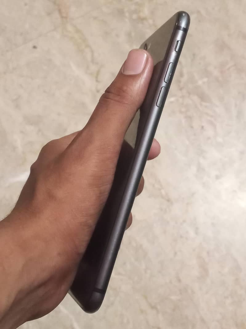Apple iPhone 8 Plus 6