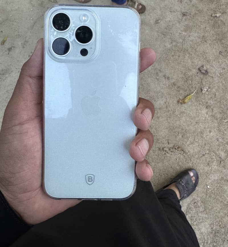 Apple iPhone 15 Pro Max 1
