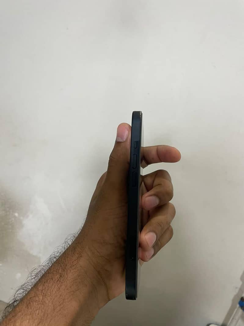 Apple iPhone 13 8