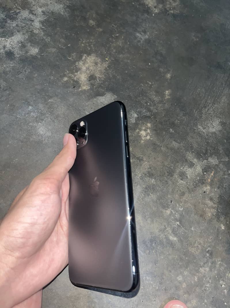 Apple iPhone 11 Pro Max 2