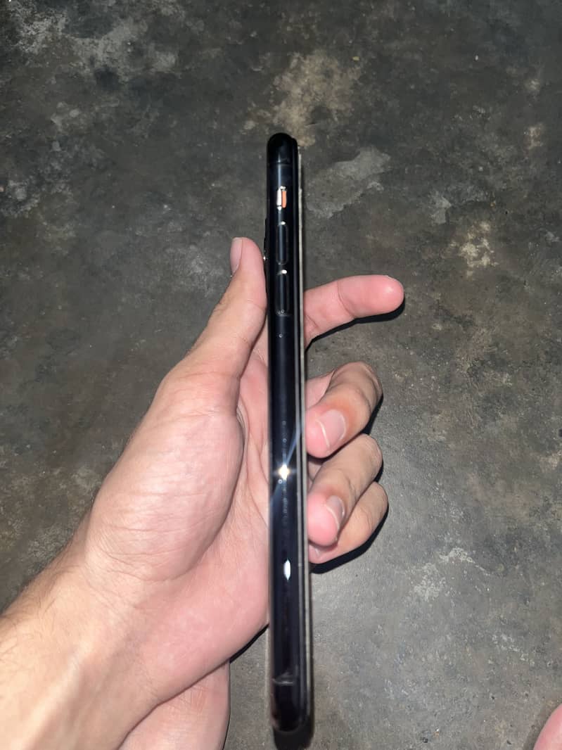 Apple iPhone 11 Pro Max 4