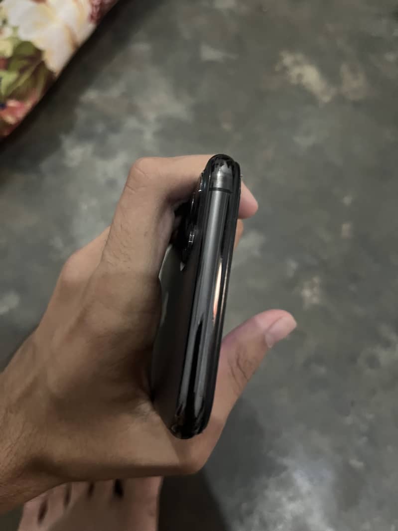 Apple iPhone 11 Pro Max 5