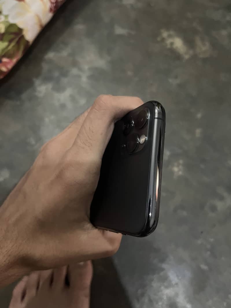 Apple iPhone 11 Pro Max 8