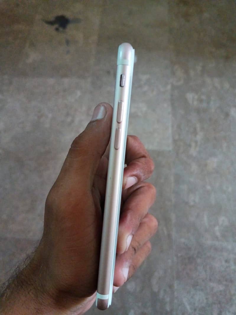 Apple iPhone 7 3