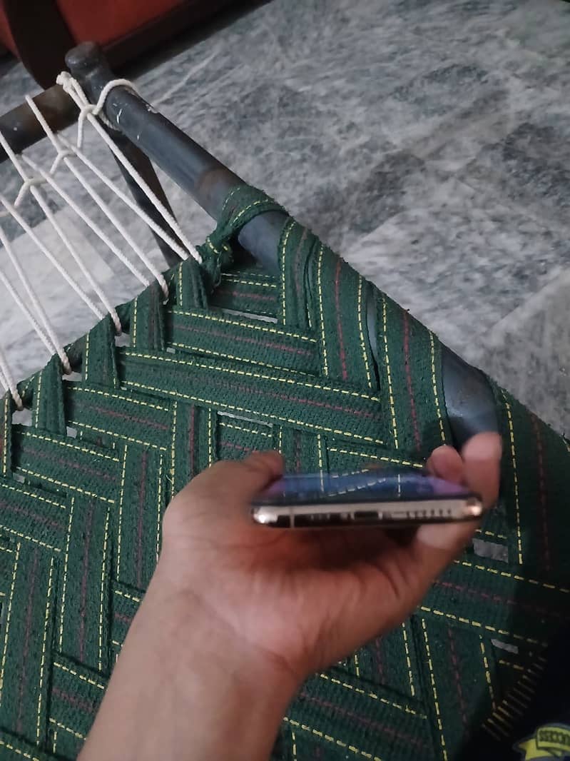 Apple iPhone 11 Pro 4