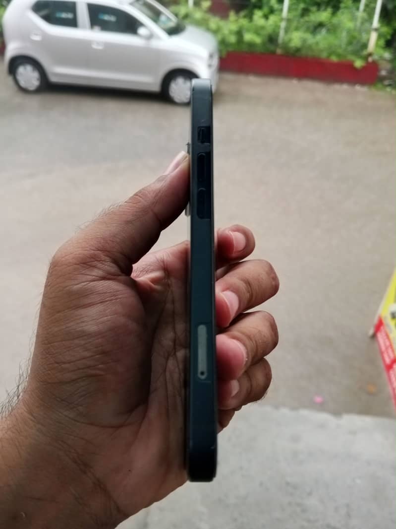 Apple iPhone 13 2