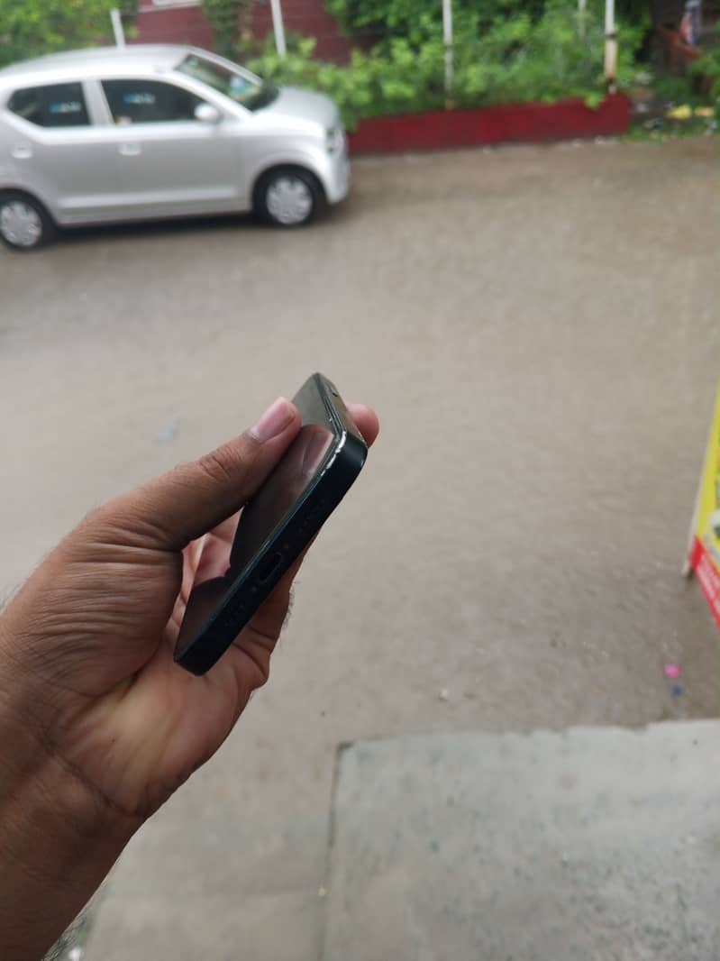 Apple iPhone 13 5