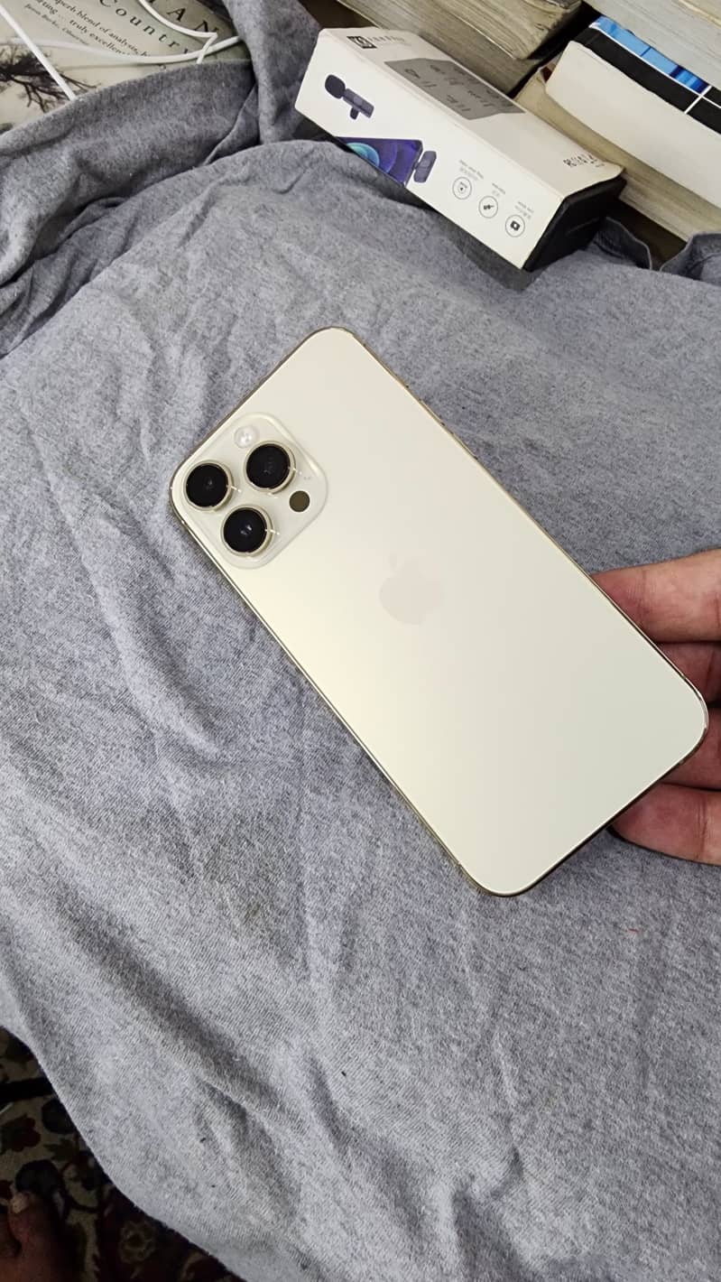 Apple iPhone 14 Pro Max 0