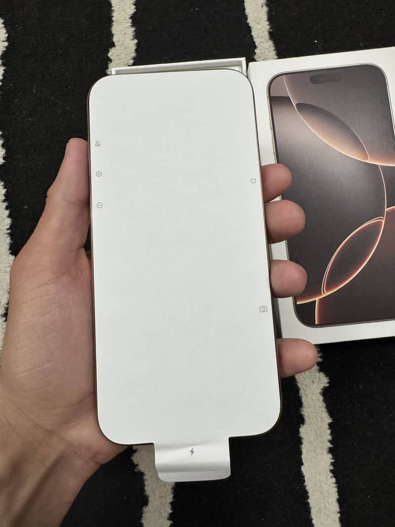 Apple iPhone 16 Pro Max 1