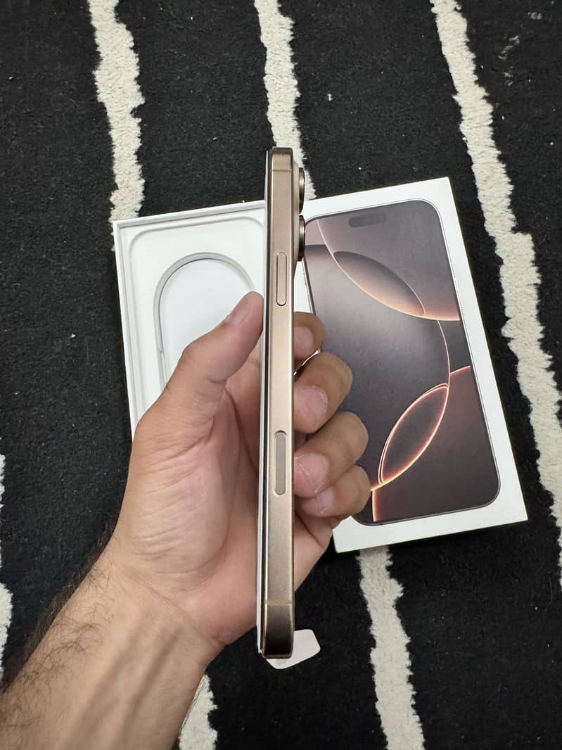 Apple iPhone 16 Pro Max 3