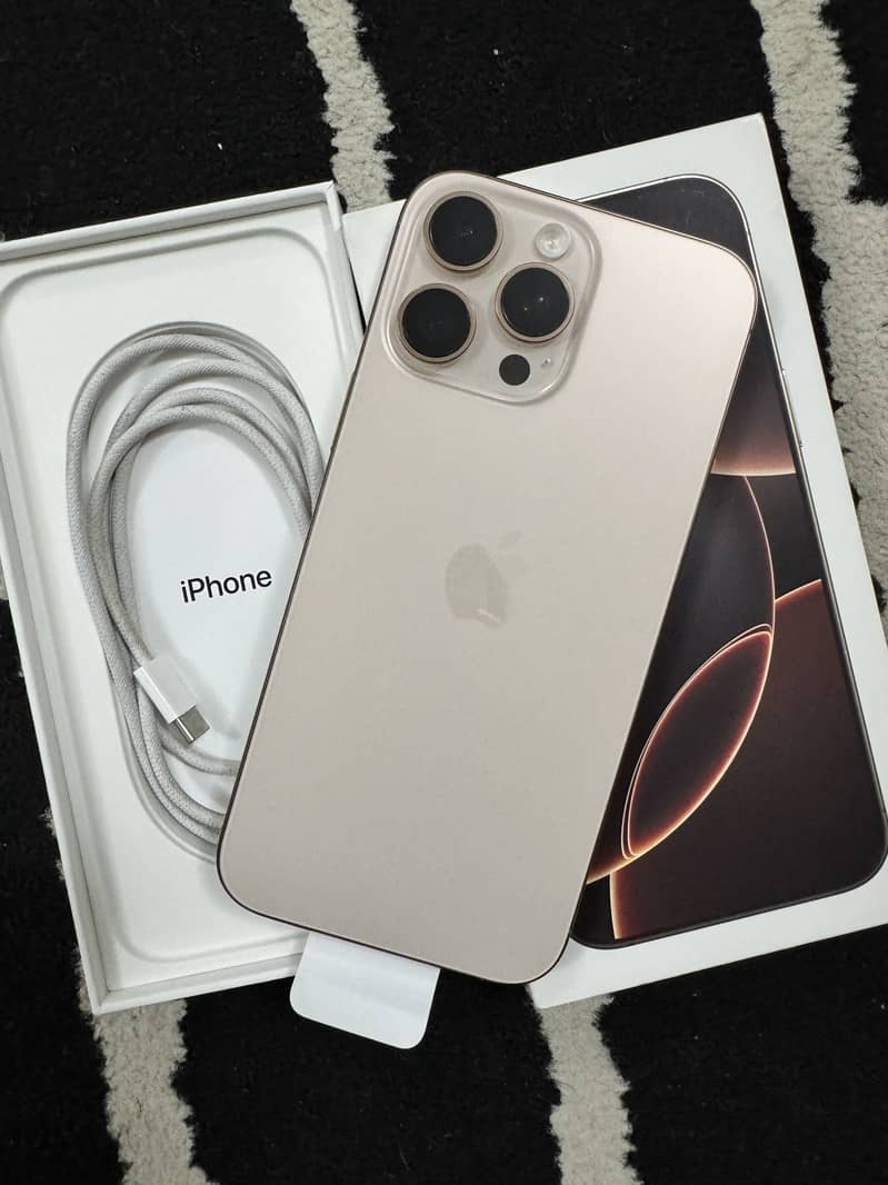 Apple iPhone 16 Pro Max 4
