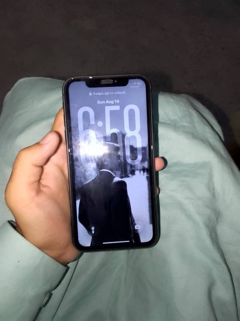 Apple iPhone 11 4