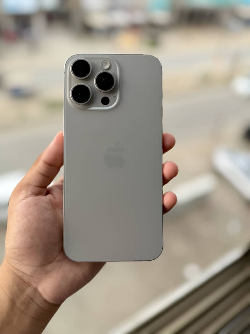 Apple iPhone 15 Pro Max 0
