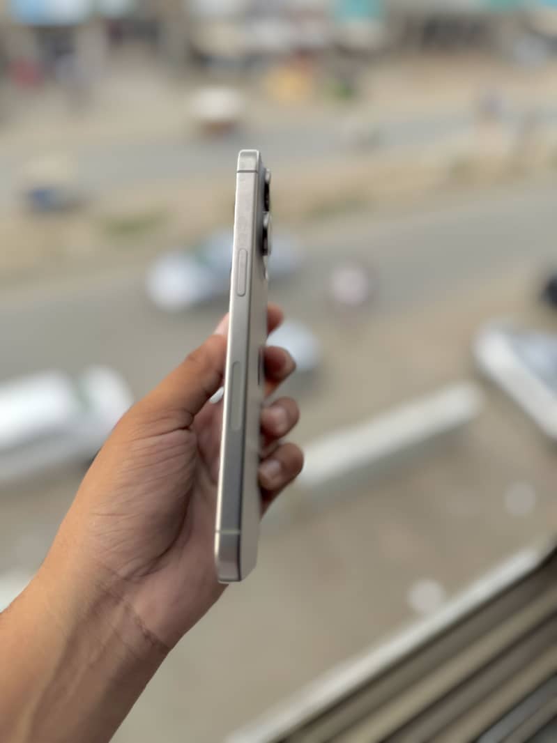 Apple iPhone 15 Pro Max 3