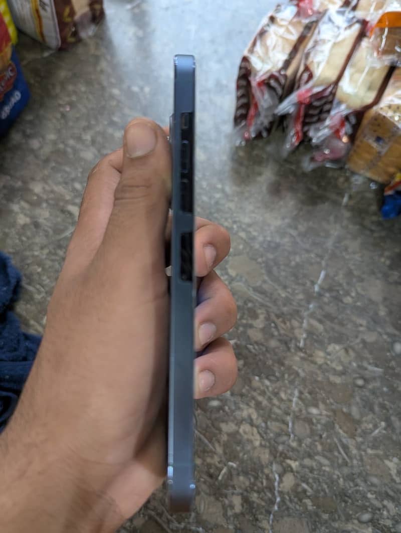Apple iPhone 13 Pro Max 2