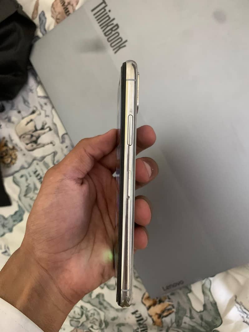 Apple iPhone X 3