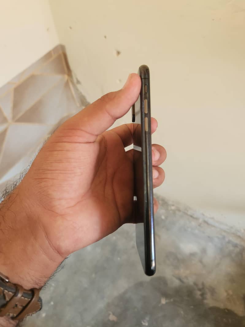 Apple iPhone XS Max 1