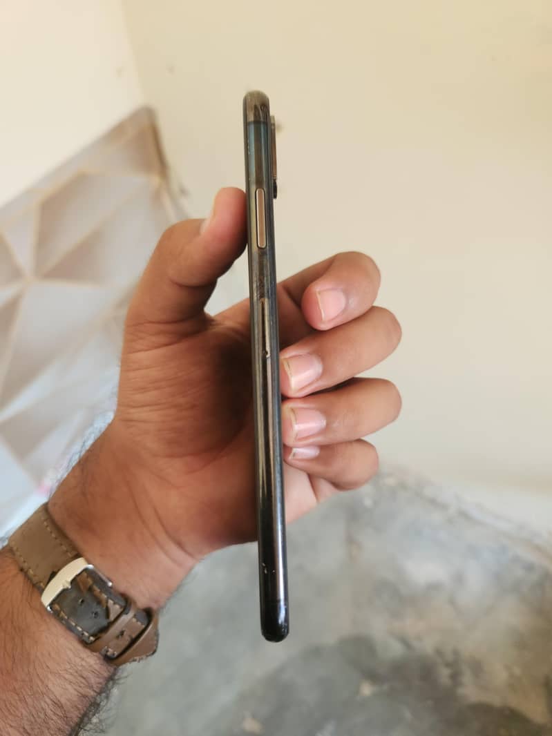 Apple iPhone XS Max 2