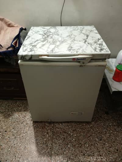 white Dawlance single-door chest deep freezer