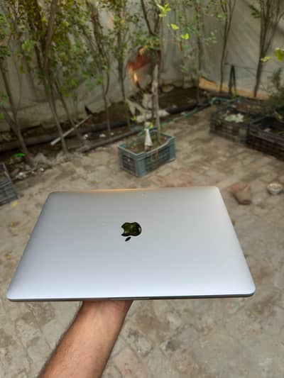 Macbook pro 2017 16GB 256GB