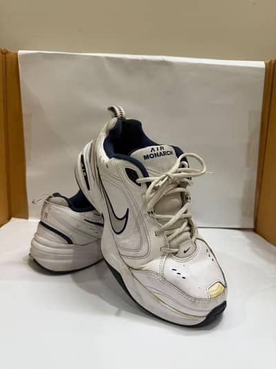 Nike Air  MONARCH