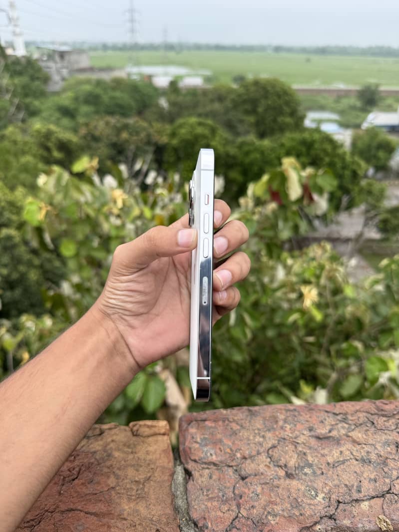 Apple iPhone 13 Pro 1