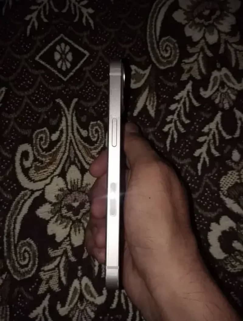 Apple iPhone 13 3