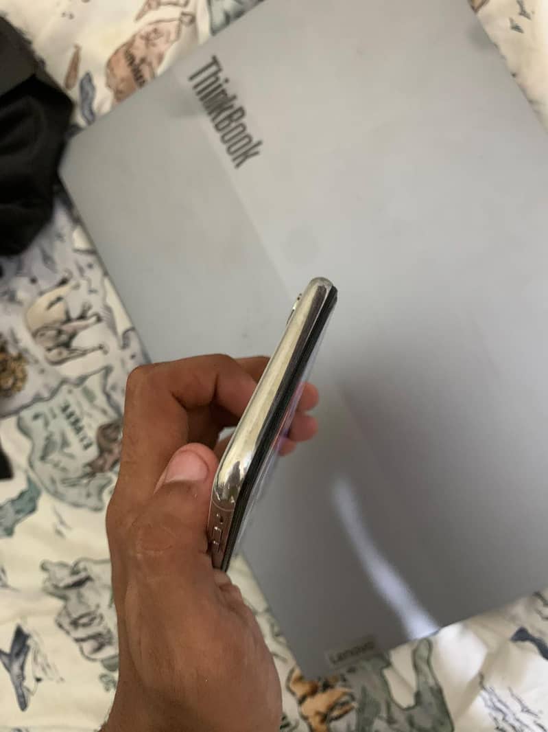 Apple iPhone X 3
