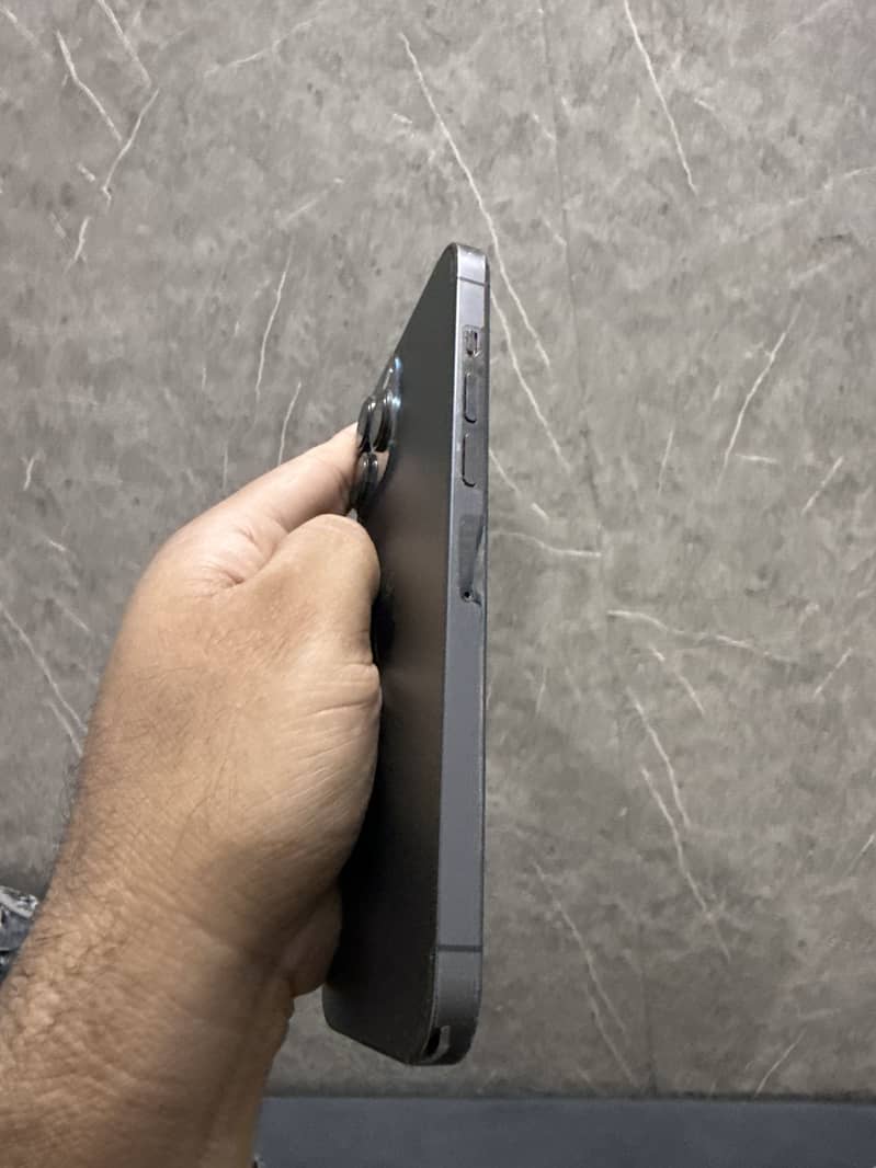 Apple iPhone 13 Pro Max 2