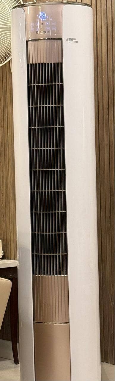 Gree 2 ton inverter floor standing like new