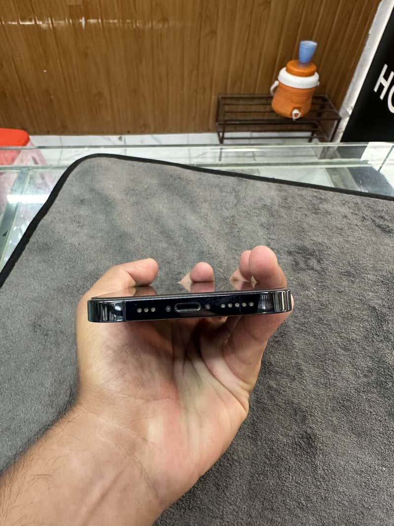 Apple iPhone 12 Pro 6