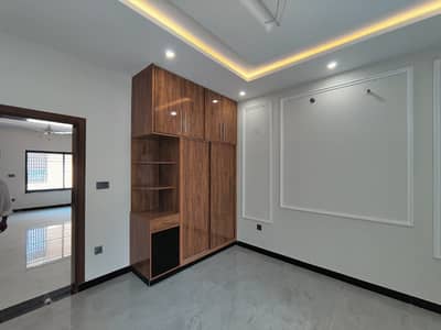 10 Marla Upper Portion For Rent In Neelam Block