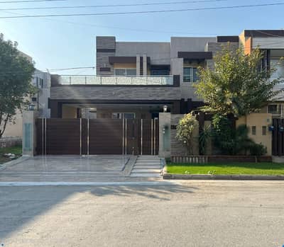 15 Marla - Most Wanted Owner Built Slightly Used House - Valencia Town - Main Road - FINAL PRICE 5.5CR. OWNER DEMAND 6.25CR