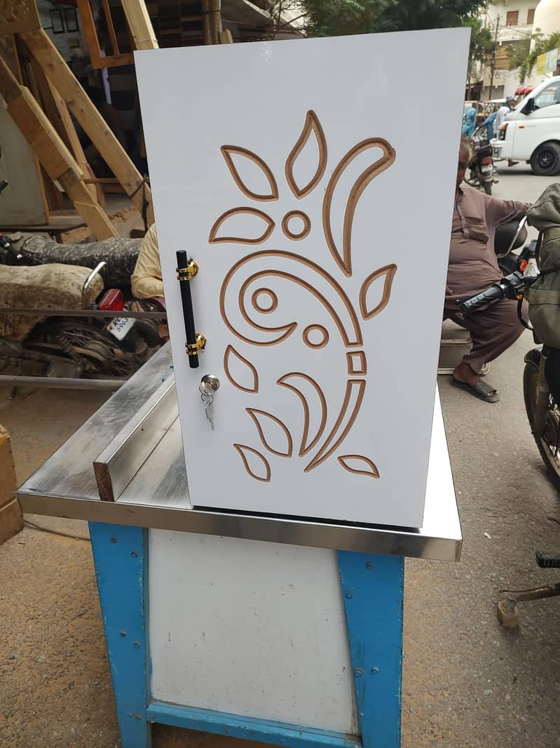 Cabinet 0