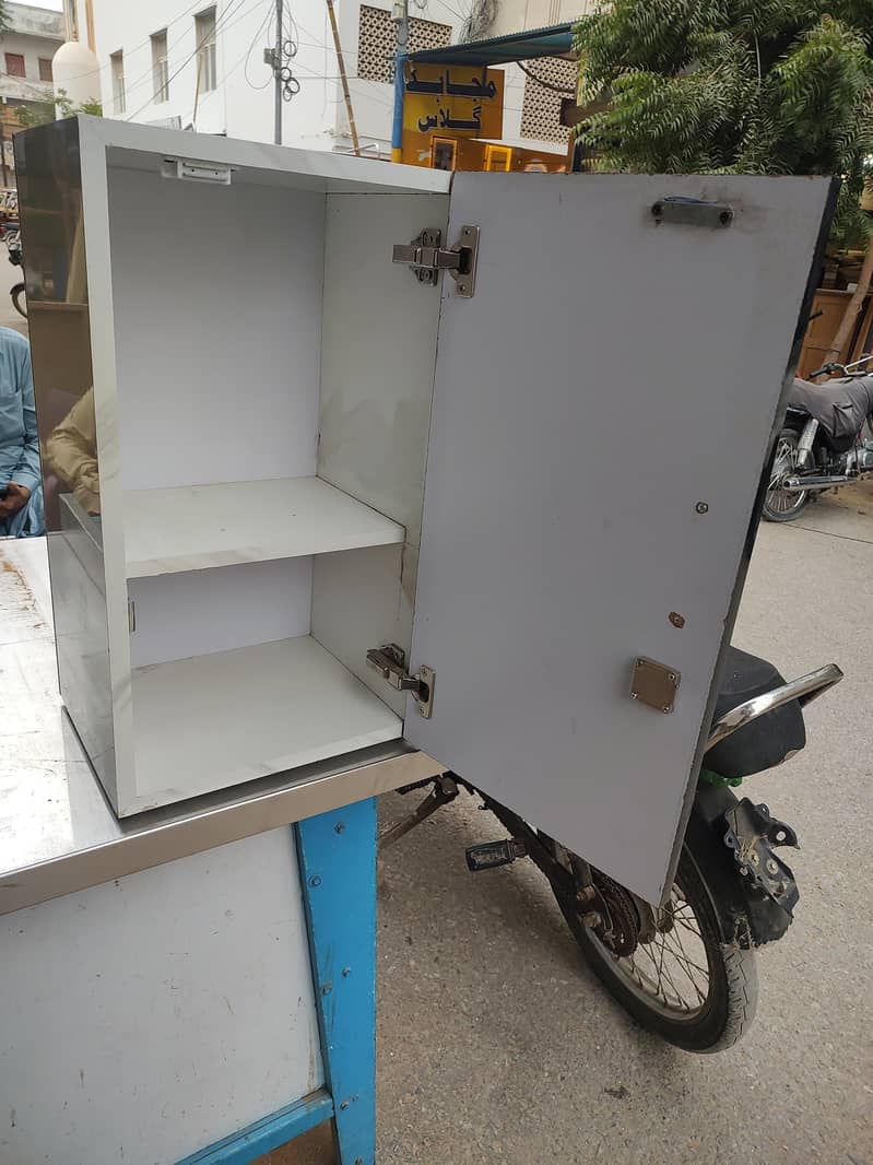 Cabinet 2
