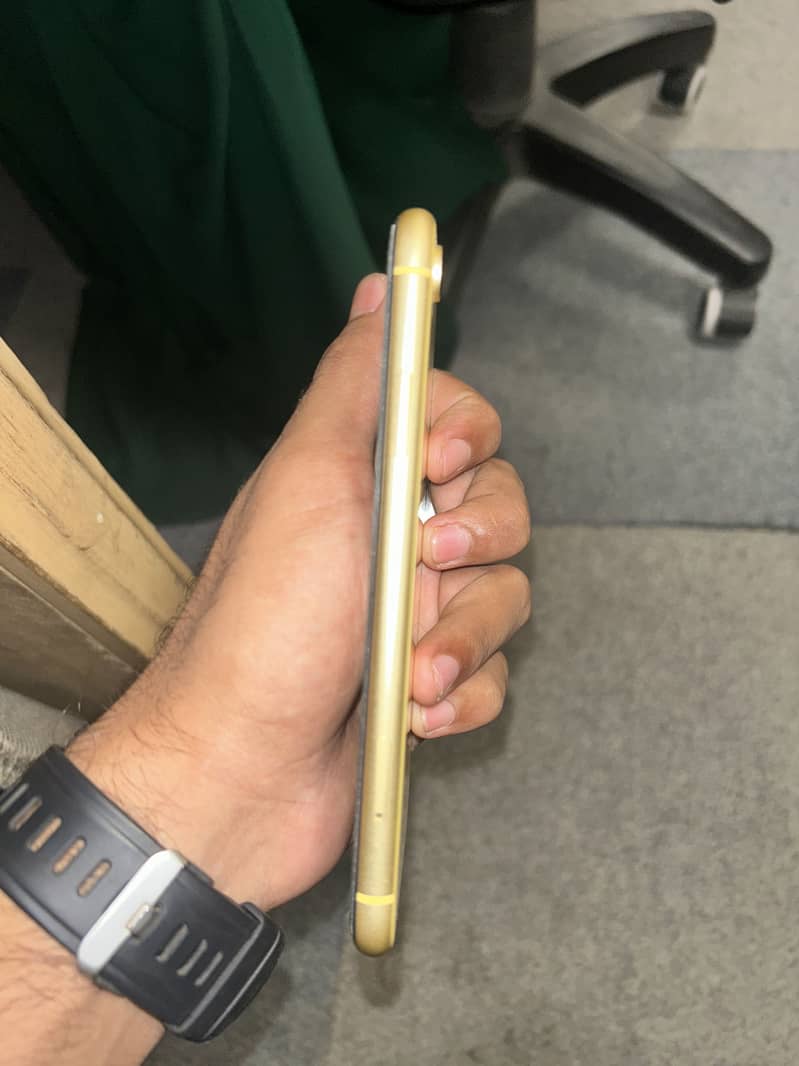 Apple iPhone X 4