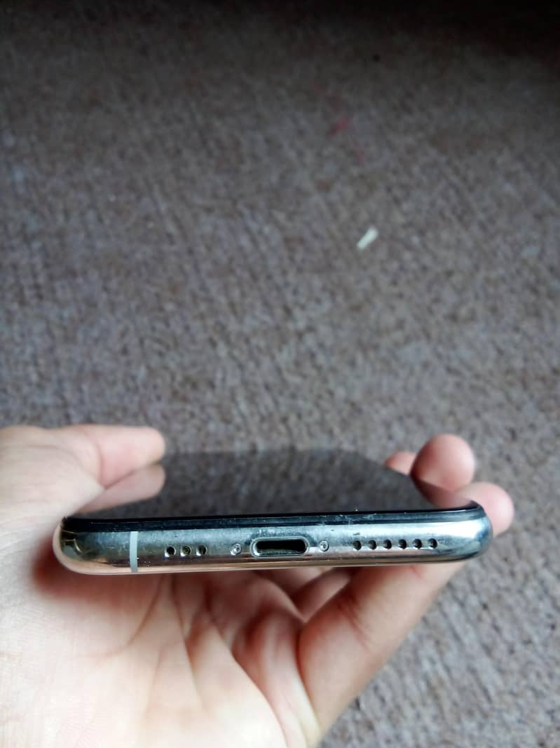Apple iPhone XS 1