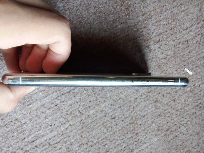 Apple iPhone XS 3