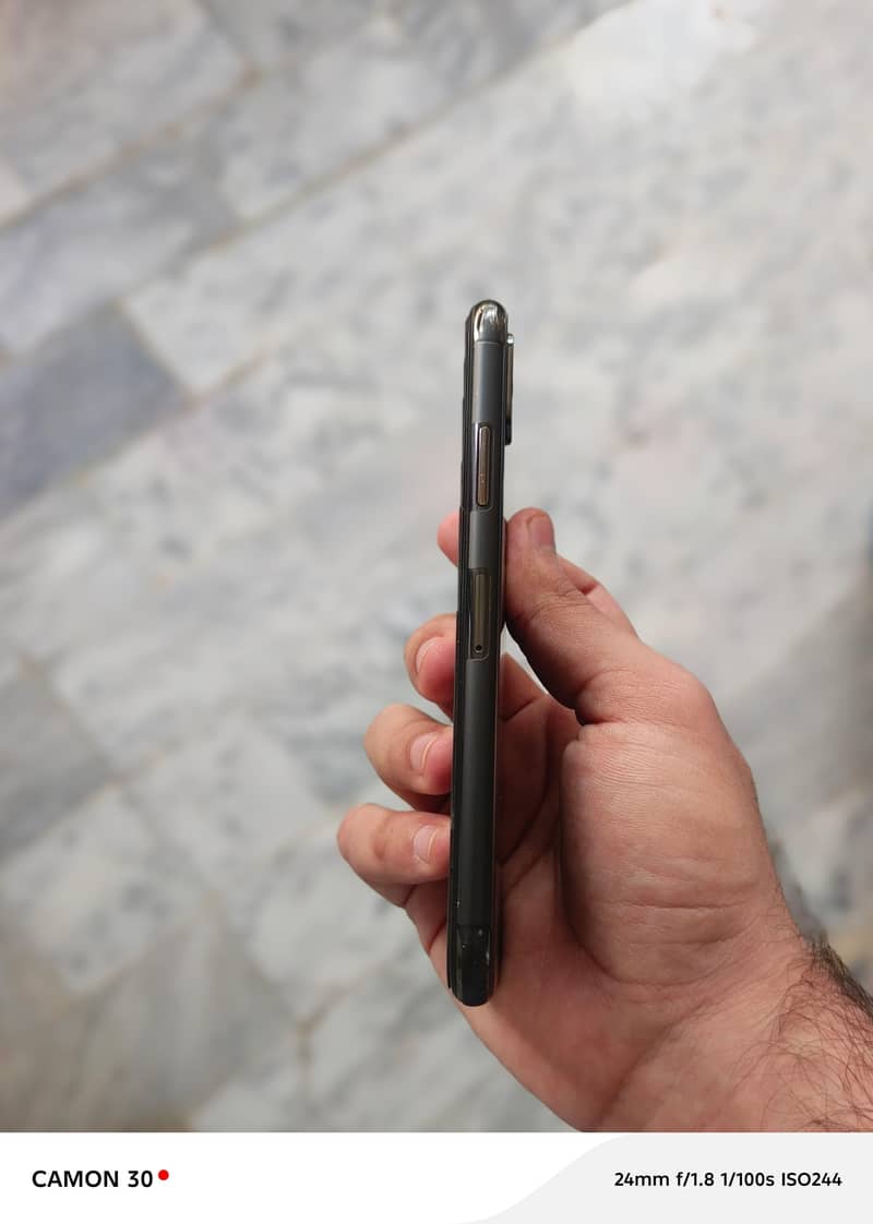Apple iPhone XS 6