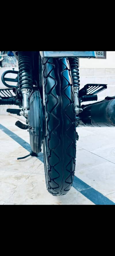 bike tyre yamaha YBR 125Z