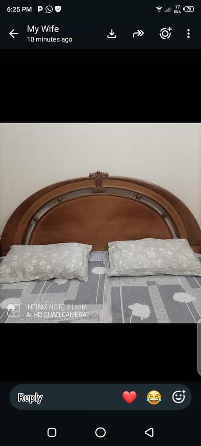 BED SET AND DRESSING TABLE