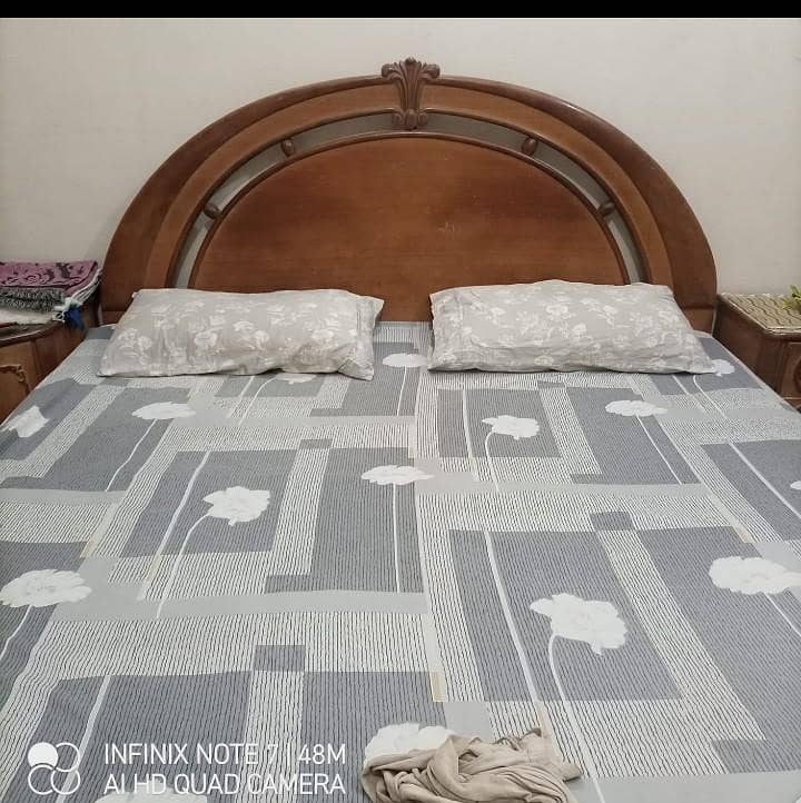 BED SET AND DRESSING TABLE 1
